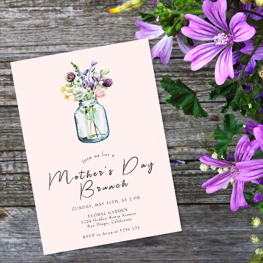 素朴な野生の花のメイソンジャー母の日の朝食 招待状