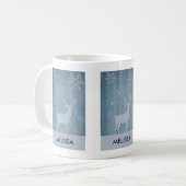 素朴な青い木のトナカイのいる地方のクリスマス コーヒーマグカップ (正面左)