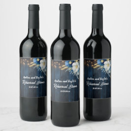 素朴な青い木材と白い花の彩るリハーサルディナー ワインラベル