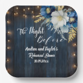 素朴な青い木材と白い花の結婚式の予行 dinner ペーパープレート (正面)
