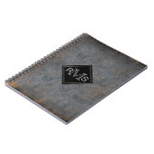 素朴な革本の一見|のモノグラムのなイニシャル ノートブック (左側)