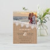 素朴な麻とレースの写真 ウェ・スティル・ドゥ 招待状 (スタンド正面)