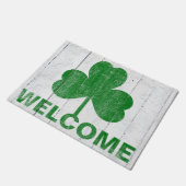 素朴なShiplapの緑のシャムロックの歓迎 ドアマット (アングル)