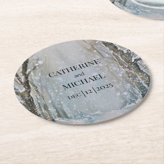 素朴ほこりっぽい青い冬の森の水の色結婚の ラウンドペーパーコースター (アングル)