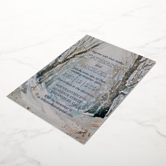 素朴ほこりっぽい青い冬の森の水の色結婚の 箔招待状 (回転した状態)