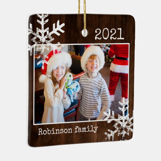 素朴ウッドフォト縁どホワイトスノーフレークスホリデー セラミックオーナメント (右)