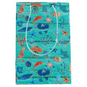 素朴ティール（緑がかった色）ウッド&アンダーザシーフレンズお洒落 ミディアムペーパーバッグ (正面)