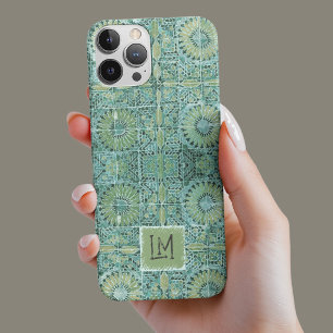 素朴ティール(緑がかった色)スタンプされたヴィンテージ美学フローラ iPhone 13ケース