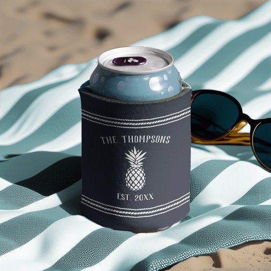 素朴パインパーソナライズされたアップルの姓 缶クーラー