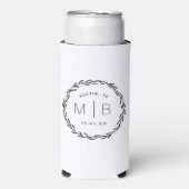 素朴リース結婚モノグラム |白 スリム缶クーラー (Seltzer正面)