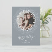 素朴リース&シルバーブラシスクリプトホリデーフォト シーズンカード (スタンド正面)