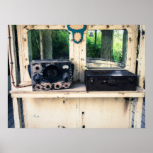 素朴ヴィンテージラジオ及び風化スーツケース