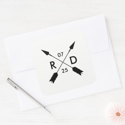 素朴十字矢印 |カスタム結婚式の日付 スクエアシール (封筒)