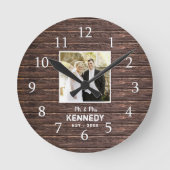 素朴木パーソナライズされた写真結婚記念日 ラウンド壁時計 (正面)