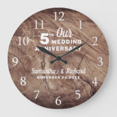 素朴木パーソナライズされた5結婚周年 ラージ壁時計 (正面)
