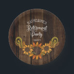 素朴秋 |秋のひまわり定年パーティー ペーパープレート<br><div class="desc">田舎田舎の収穫時期秋 |秋のひまわり暗い木の背景に退職パーティーフェイクデザイン。複合デザイン別休日ハートデザイン（権利留保）。</div>