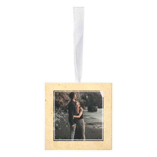 素朴紙の初めてのクリスマス3婚約した写真 キューブオーナメント (右)