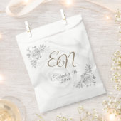 素朴花のモノグラム白い結婚バラ フェイバーバッグ (クリップ留めされた状態)