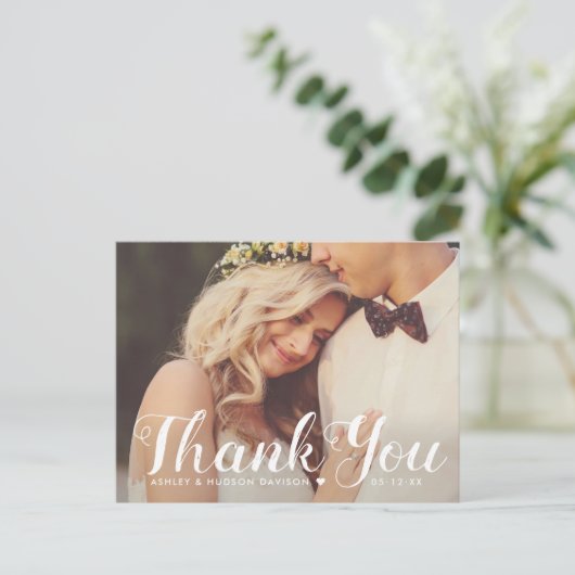 素朴Brushed Scriptの写真に結婚感謝 ポストカード (スタンド正面)