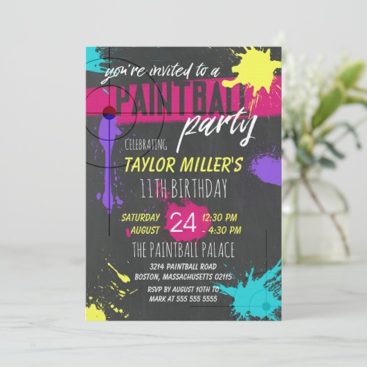 紫およびマゼンダ絵を描スプラッシュペイントボールパーティー 招待状 (スタンド正面)