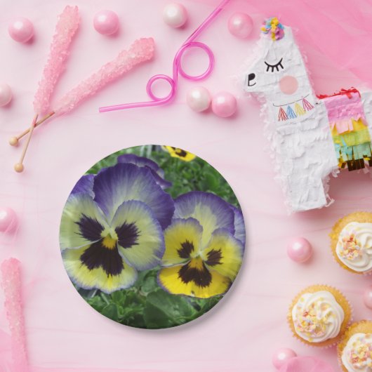 紫かわいらしと黄色のパンジーカスタムの結婚もの ペーパープレート (パーティー)