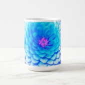 紫かわいらしの夏の庭の青い《植物》百日草 コーヒーマグカップ (中央)