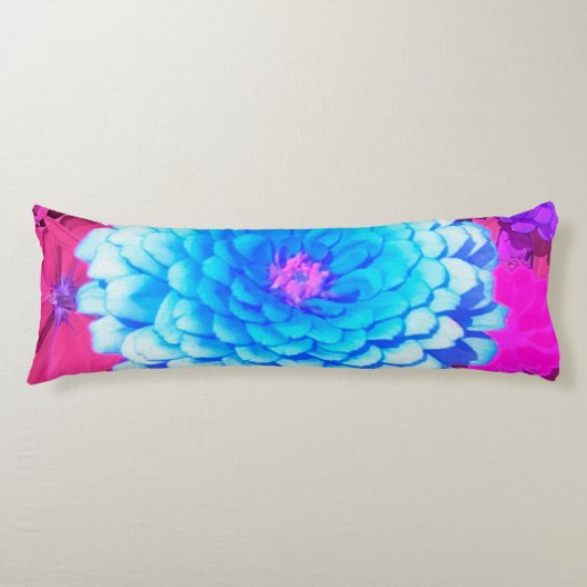 紫かわいらしの夏の庭の青い《植物》百日草 ボディピロー (正面)