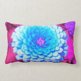 紫かわいらしの夏の庭の青い《植物》百日草 ランバークッション