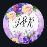 紫かわいらしの花のフローラ結婚のパーソナライズされた マグネット<br><div class="desc">紫かわいらしの花エレガントなウェディングの日パーソナライズされた付と名前のマグネ結婚ットのリマインダ結婚ー。</div>