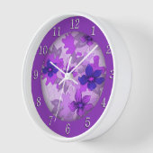 紫かわいらしの花の白 壁時計 (傾斜)