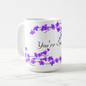 紫かわいらしの花 – あなたの特別な コーヒーマグカップ (正面左)