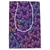 紫かわいらしガーリー蝶の模様の虹色 ミディアムペーパーバッグ (正面)