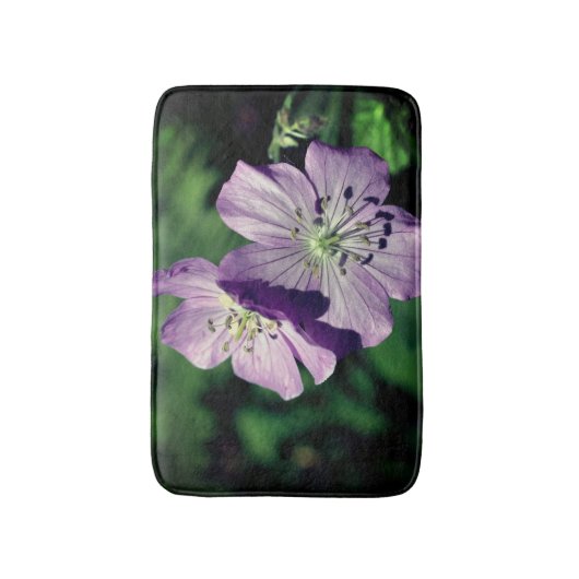 紫かわいらしゼラニウム花ペア閉じる バスマット (正面縦)