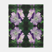 紫かわいらしゼラニウム花対柄フリース フリースブランケット (正面)