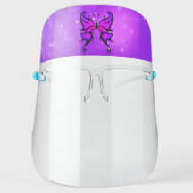 紫かわいらし蝶の女性の澄ん顔