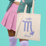 紫かわいらし蠍座星占いパーソナライズされた標識 トートバッグ<br><div class="desc">紫とラベかわいらしンダーの蠍座トートバッグは、〔占星術の〕十二宮図から占星術のの看板を星座のような美しい輝きで飾る。10月カスタマイズ末か11月初めの誕生日を迎える人に対しパーソナライズされた、美しい草書で自分の名前を冠したかわいい贈り物。</div>