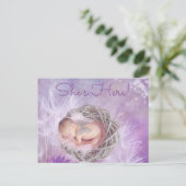 紫かわいらし「Shes Here」ベビー誕生発表 案内ポストカード (スタンド正面)