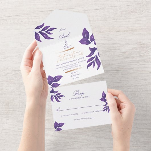 紫とエレガント金ゴールドユーカリ結婚ス オールインワン招待状 (貼ってはがせる)