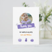 紫とオレンジのハロウィーンの誕生日。カスタム サンキューカード (スタンド正面)