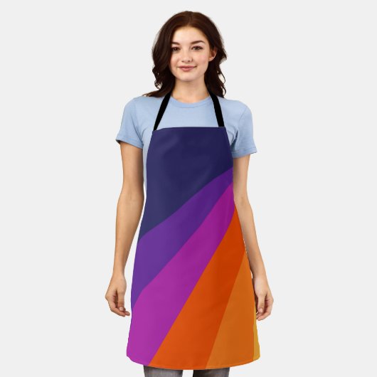 紫とオレンジの対角レトロストライプ エプロン (着用した状態)