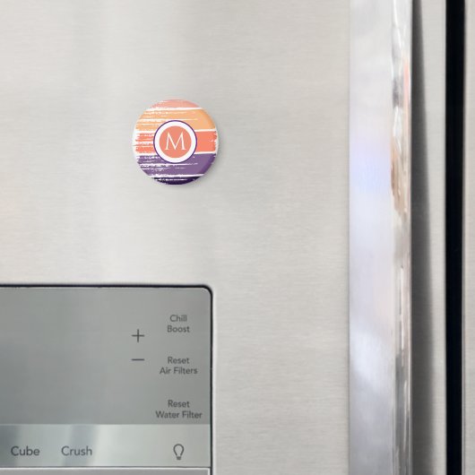 紫とサンゴのブラシストロークモノグラム マグネット (インサイチュ (冷蔵庫))