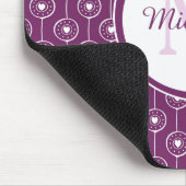 紫とスタイリッシュ白のハートモノグラム マウスパッド (コーナー)