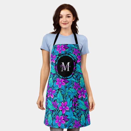 紫とティール（緑がかった色）の花と葉パーソナライズされた エプロン (着用した状態)