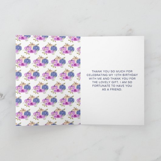 紫とネイビーブルーの花の飾られたパンプキン誕生日 サンキューカード (内部)