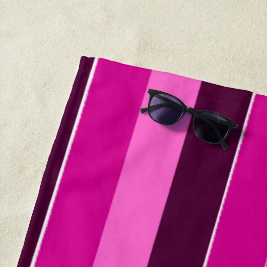紫とピンクのストライプ ビーチタオル (インサイチュ)