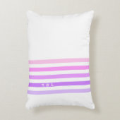 紫とピンクの垂直ストライプ文字モノグラム アクセントクッション (正面(垂直))