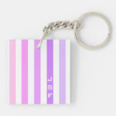 紫とピンクの垂直ストライプ文字モノグラム キーホルダー (裏面)