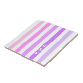 紫とピンクの垂直ストライプ文字モノグラム タイル (側面)