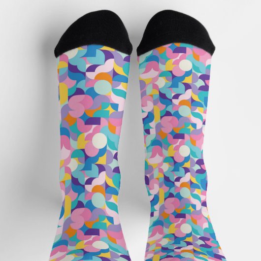 紫とピンクの幾何学的パターン ソックス (上部)