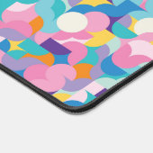 紫とピンクの幾何学的パターン デスクマット (コーナー)